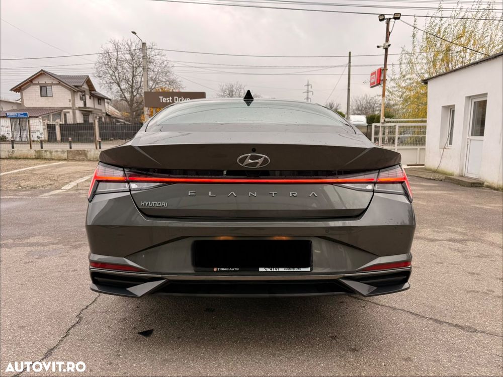 Hyundai Elantra 1.6 l 123 CP 6MT Highway - 7