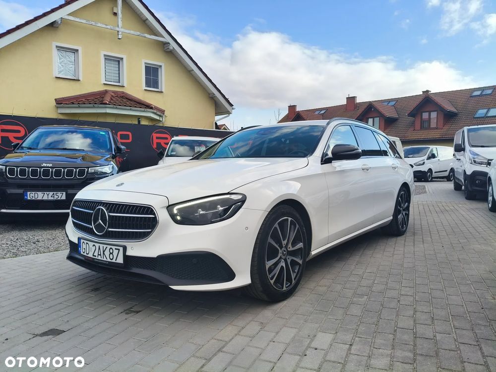 Mercedes-Benz Klasa E 220 d 4Matic 9G-TRONIC Avantgarde - 4