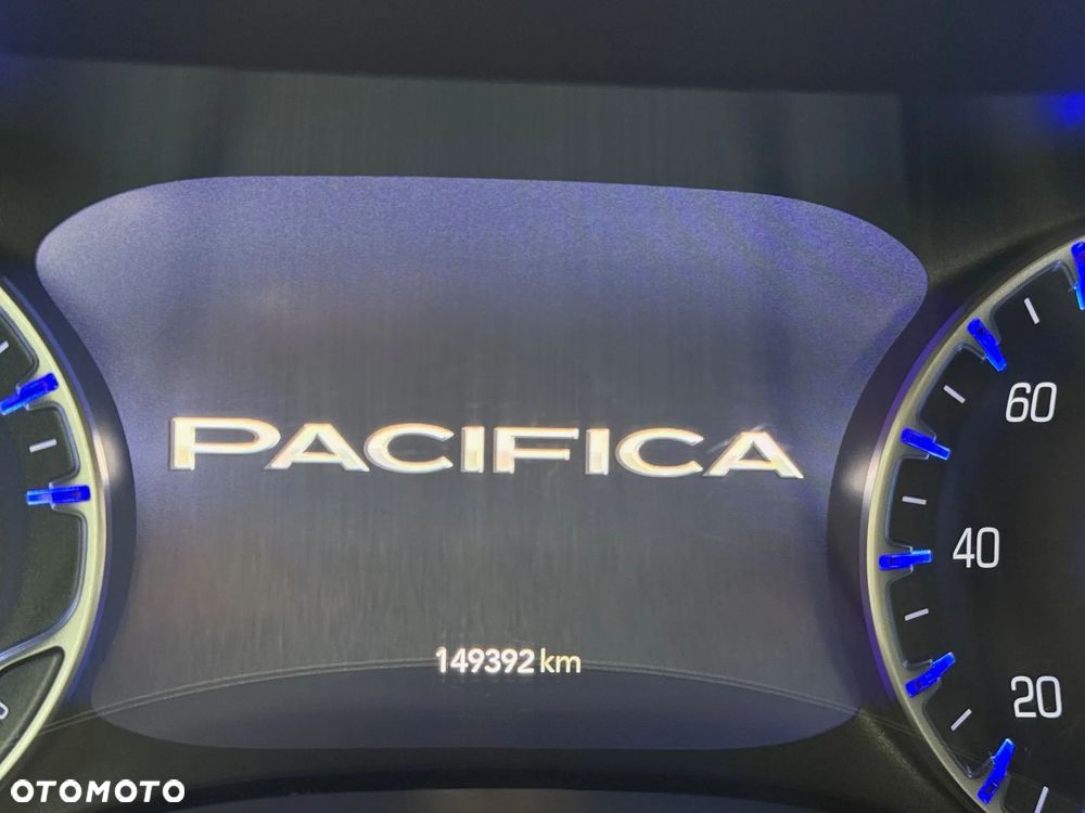 Chrysler Pacifica - 5