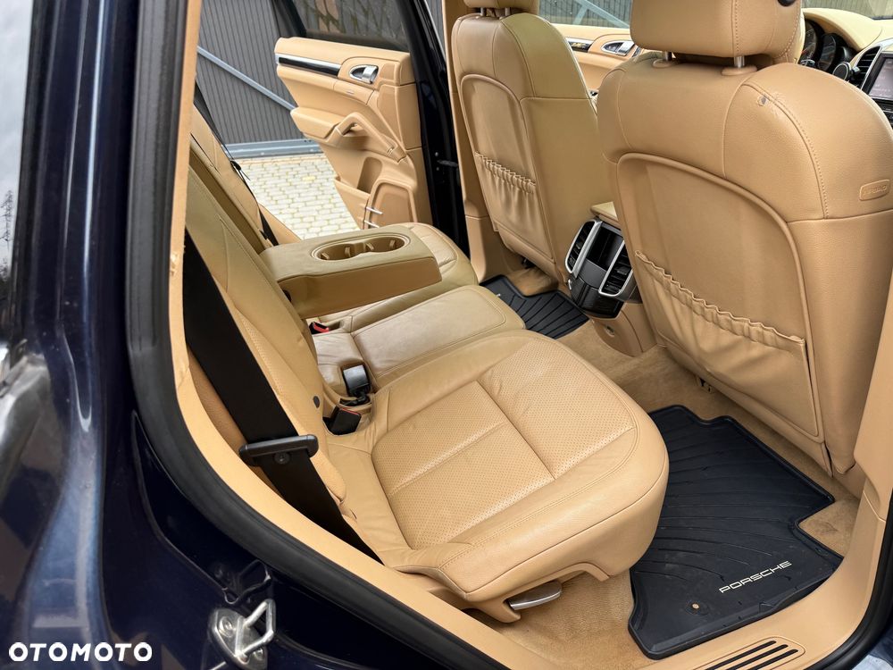 Porsche Cayenne - 24