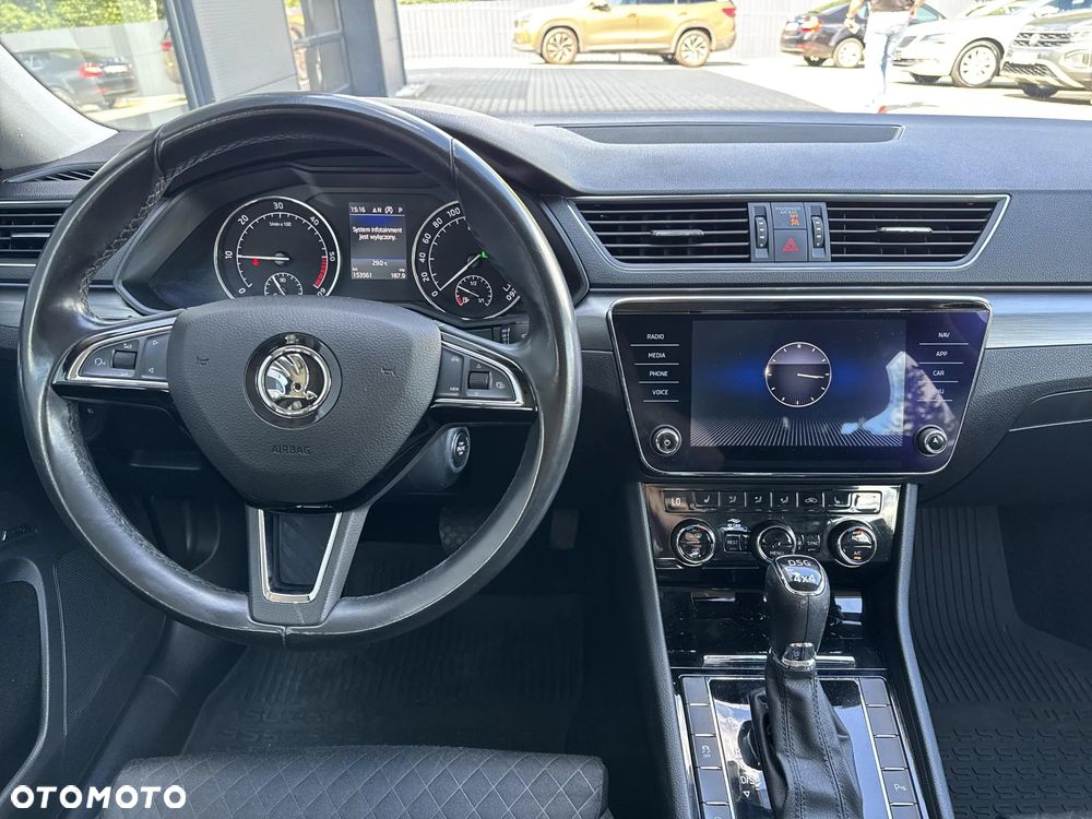 Skoda Superb 2.0 TDI 4x4 Style DSG - 9