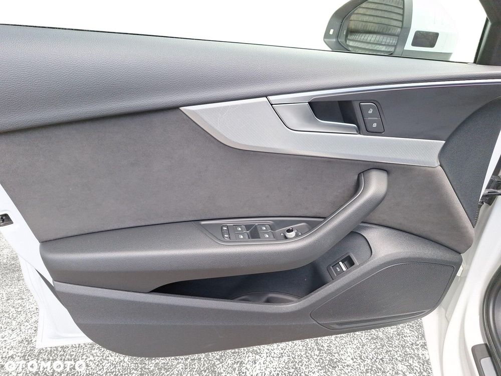 Audi A4 Limousine - 13