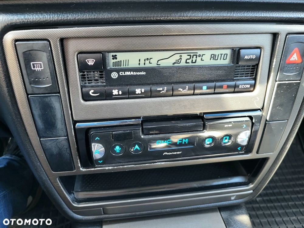 Volkswagen Passat - 36