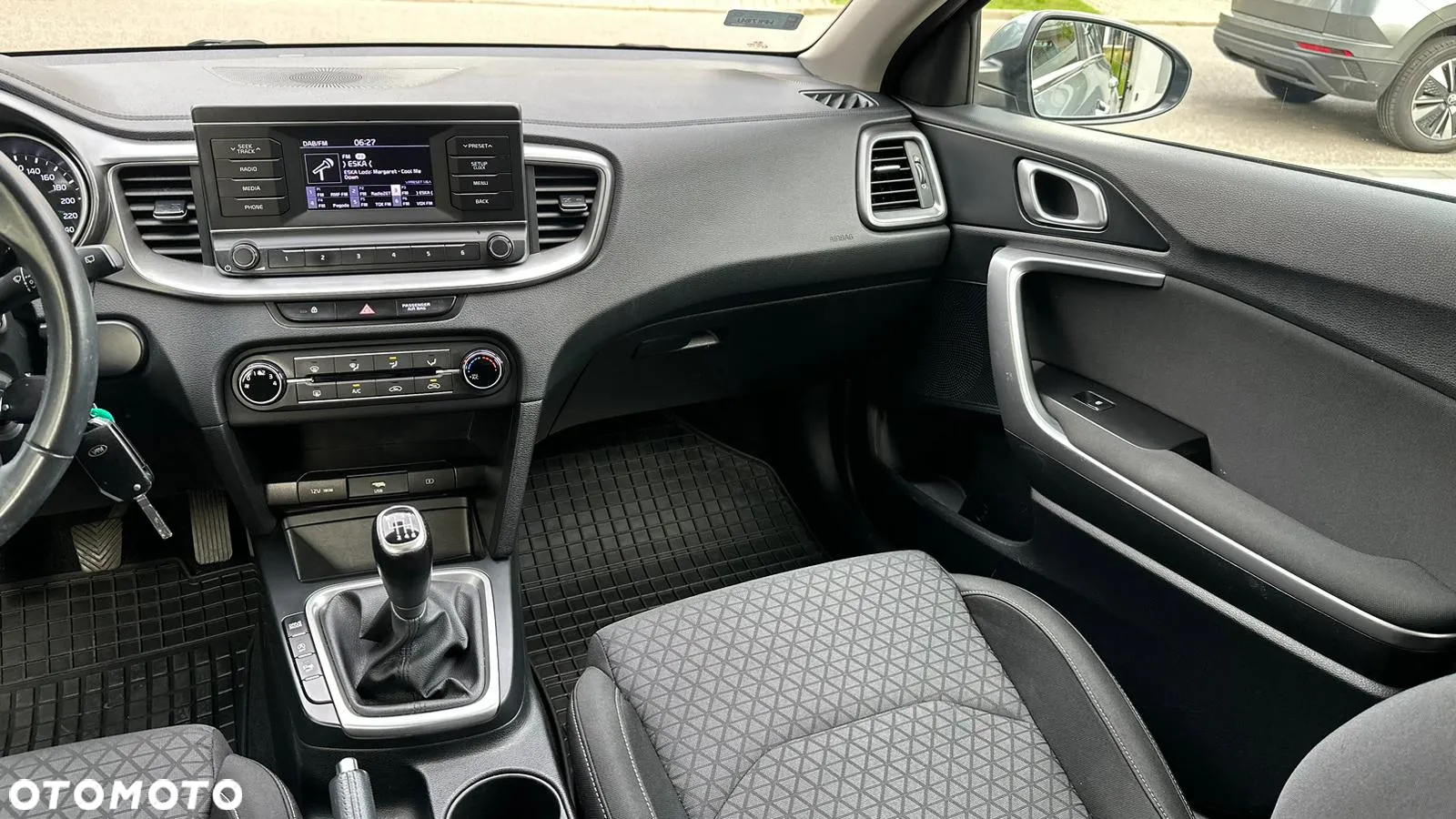 Kia Ceed 1.6 CRDi SCR M - 4