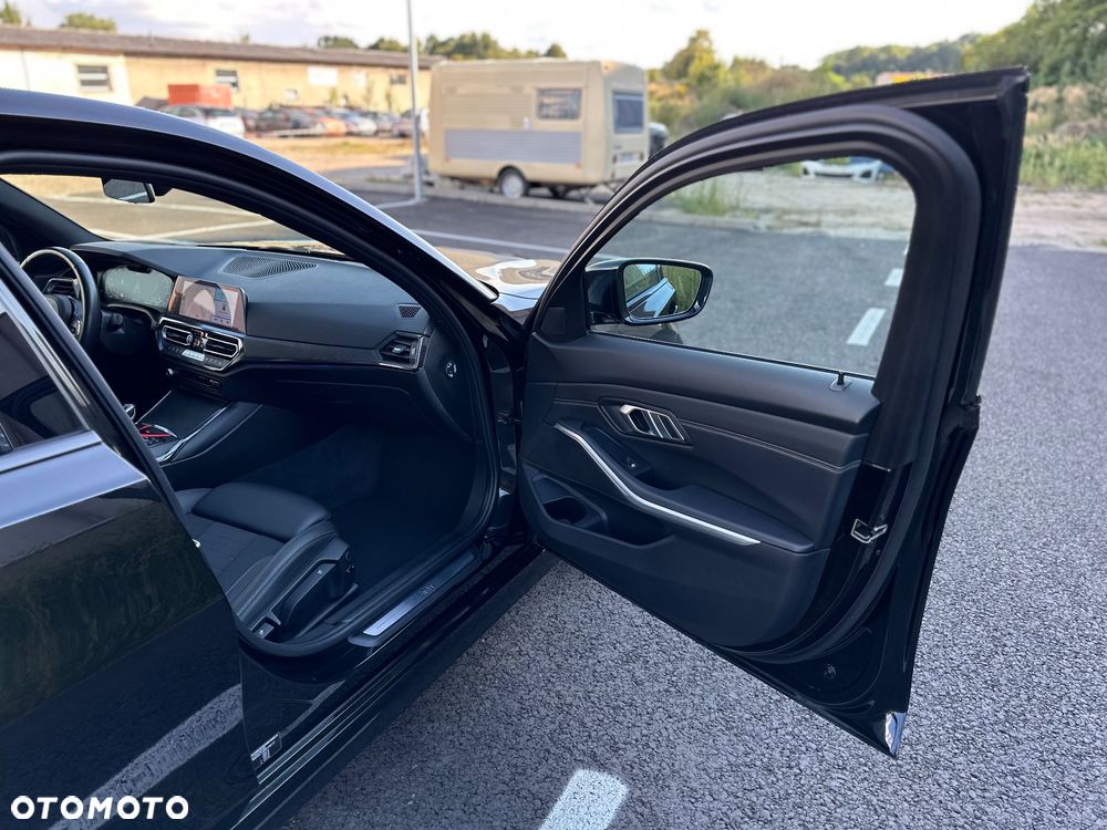 BMW Seria 3 330e Sport Line sport - 16