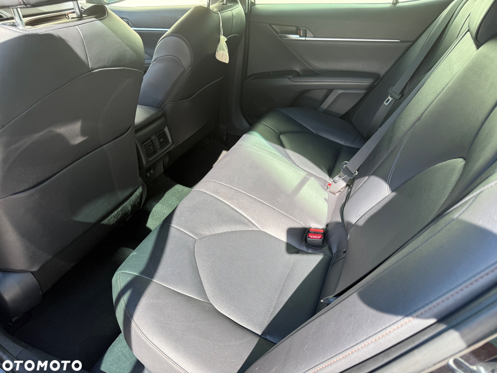 Toyota Camry 2.5 Hybrid Executive CVT - 32