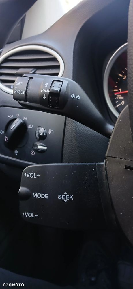 Ford Focus 1.6 16V Ghia - 14