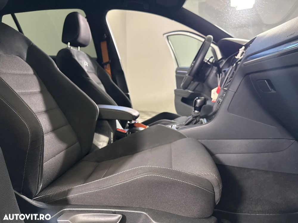 Volkswagen Golf - 12