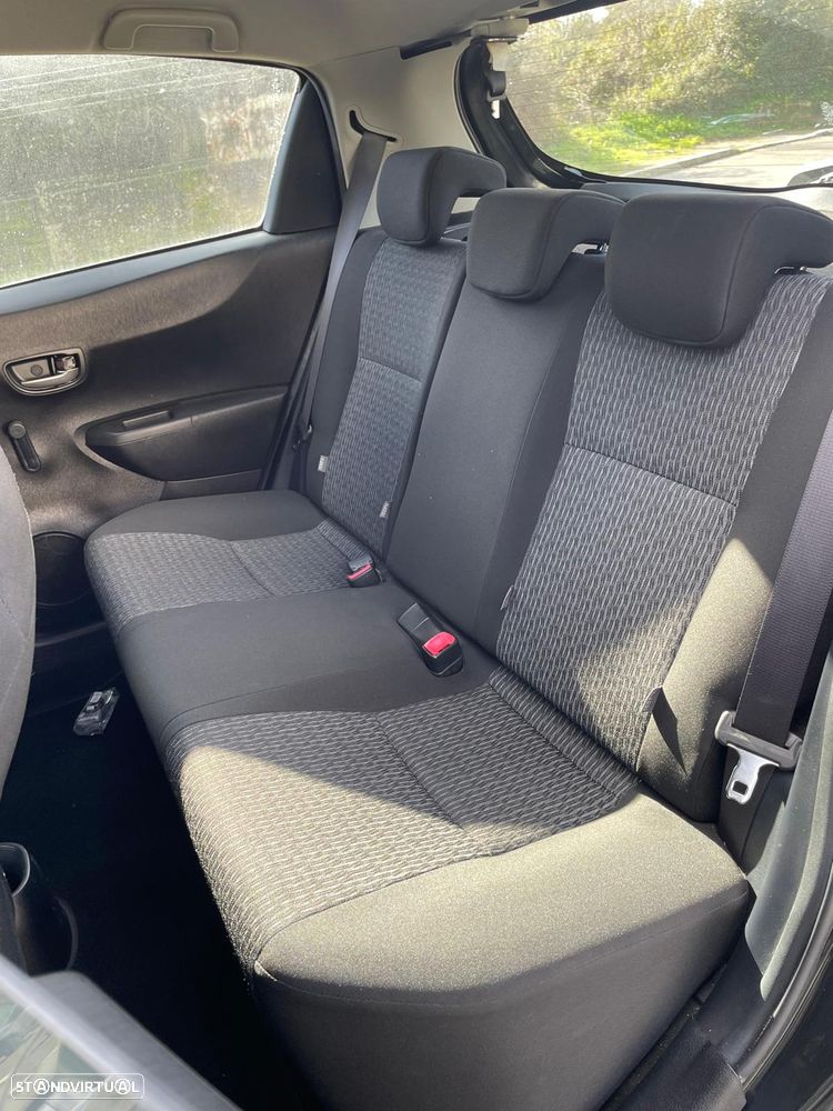 Toyota Yaris 1.0 VVT-i AC Manual - 12