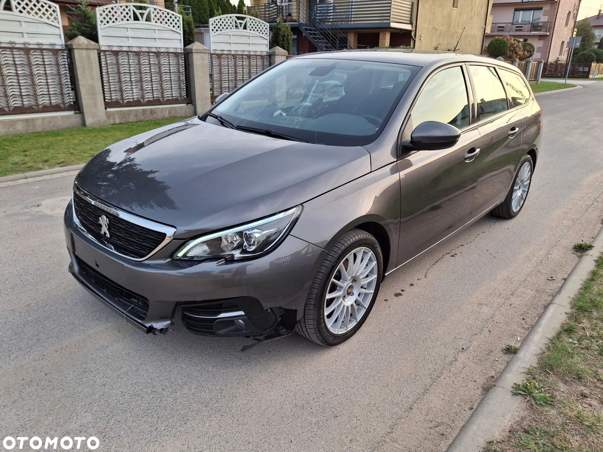 Peugeot 308 - 1