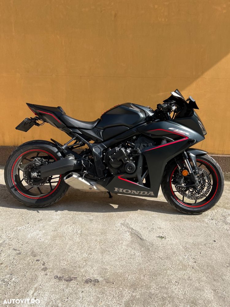 Honda CBR 650R - 1