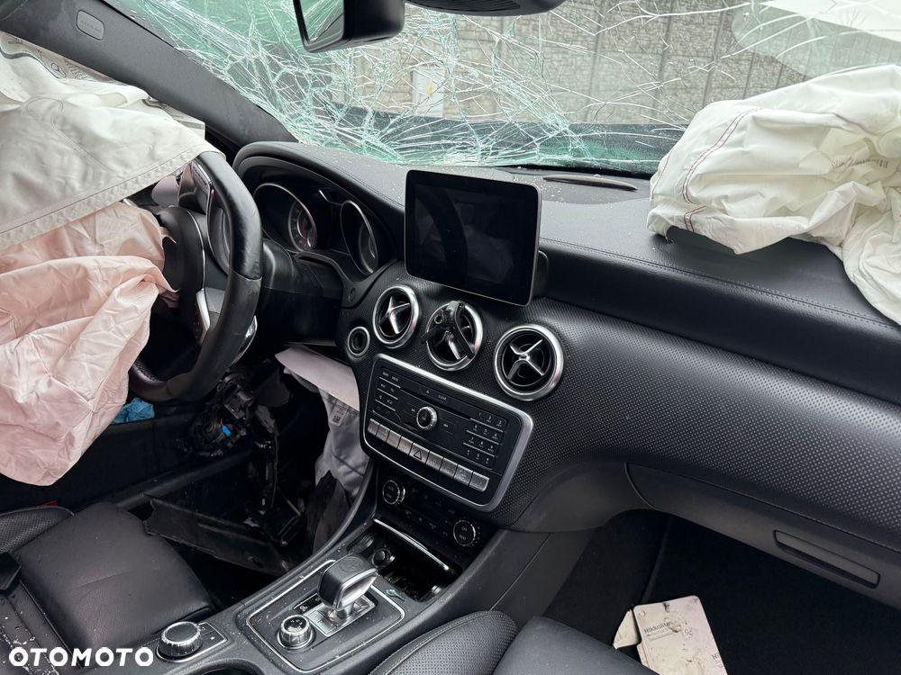 Mercedes-Benz Klasa A AMG 45 4Matic AMG Speedshift 7G-DCT Yellow Night Edition - 12