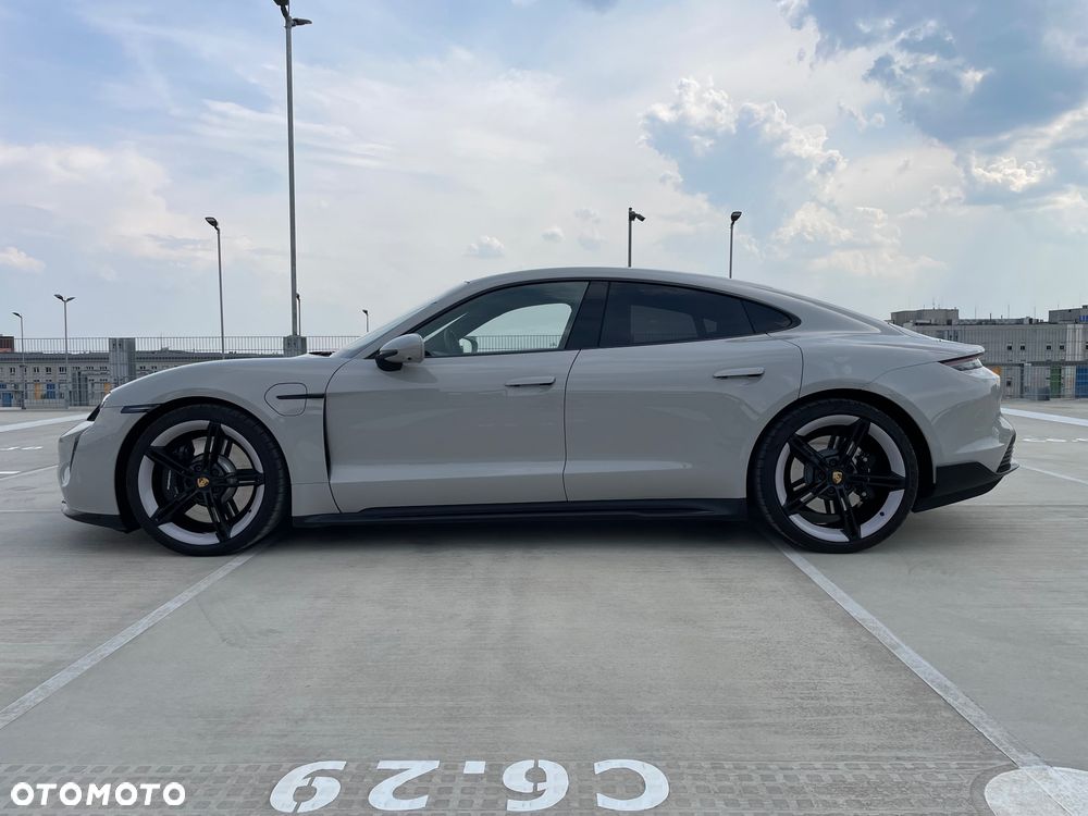 Porsche Taycan Turbo - 11