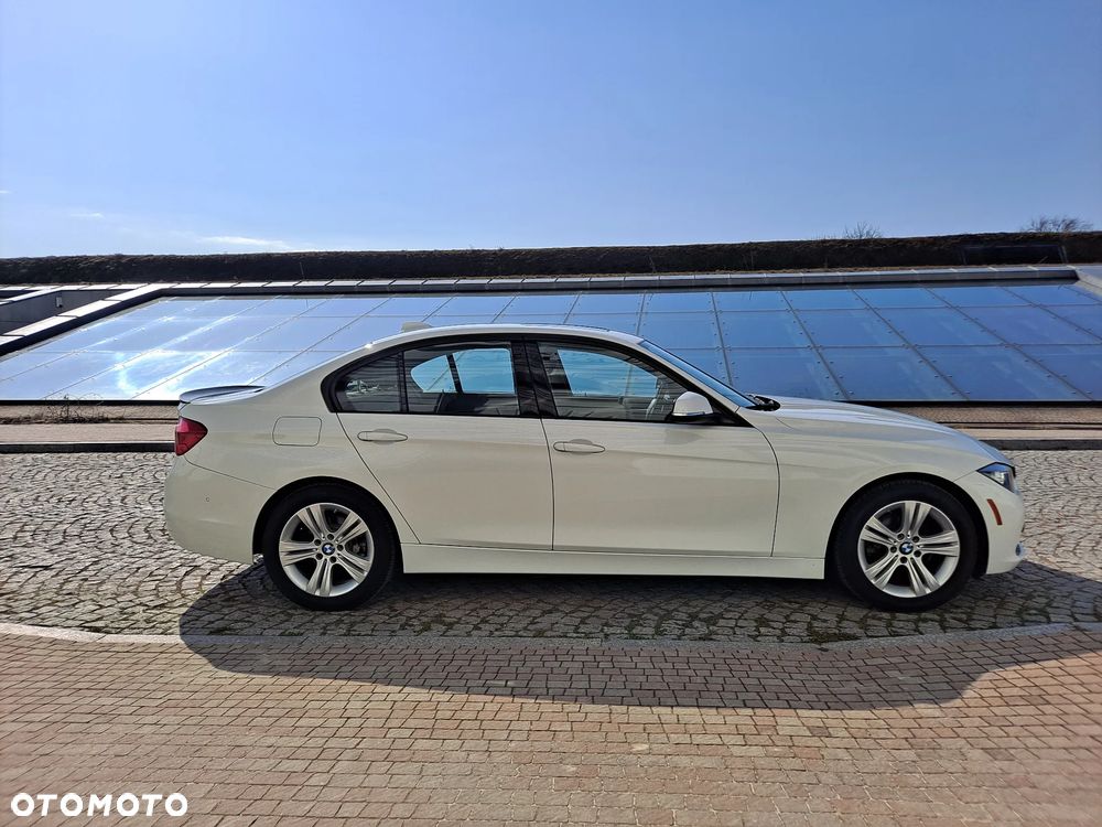 BMW Seria 3 328i xDrive Sport Line - 14