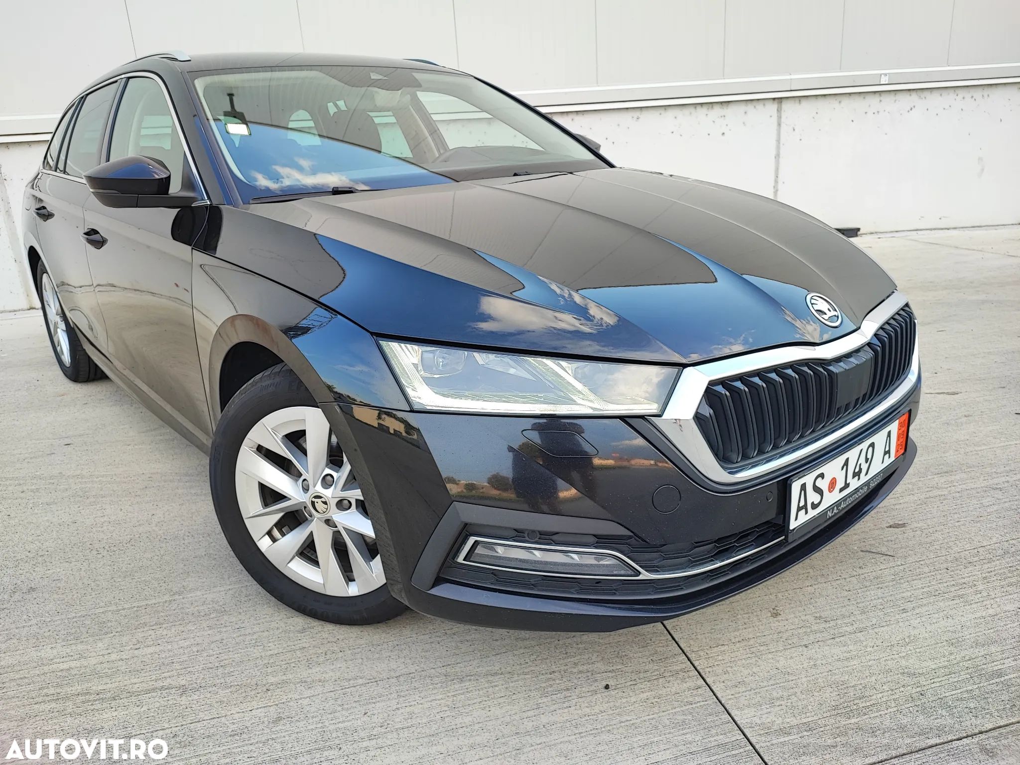 Skoda Octavia 2.0 TDI DSG First Edition - 1