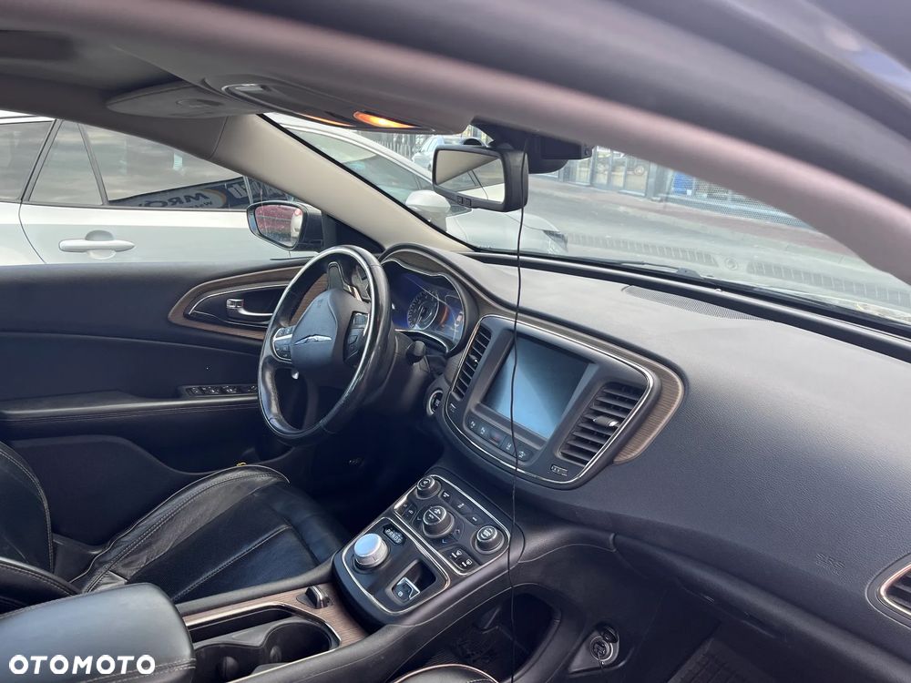 Chrysler 200 - 10