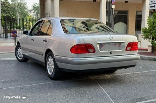 Mercedes-Benz E 220 - 4