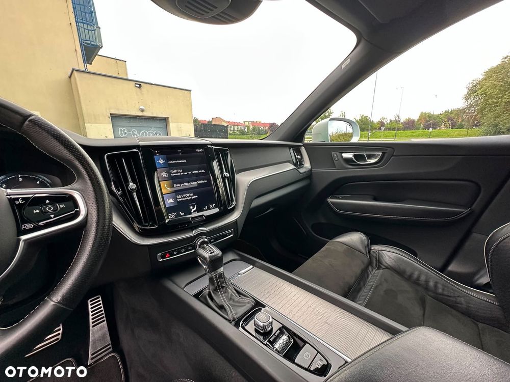 Volvo XC 60 D5 AWD R-Design - 11