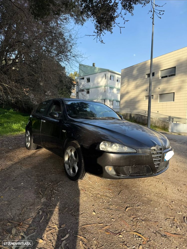 Alfa Romeo 147 1.9 JTD 16V Executive - 1