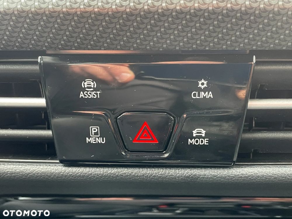 Volkswagen Golf 1.5 eTSI EVO Style DSG - 21