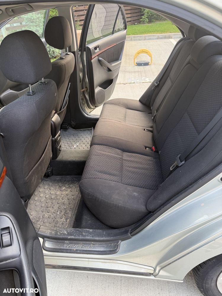 Toyota Avensis - 23