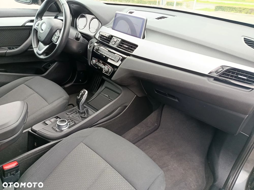 BMW X1 sDrive18i Sport Line - 18