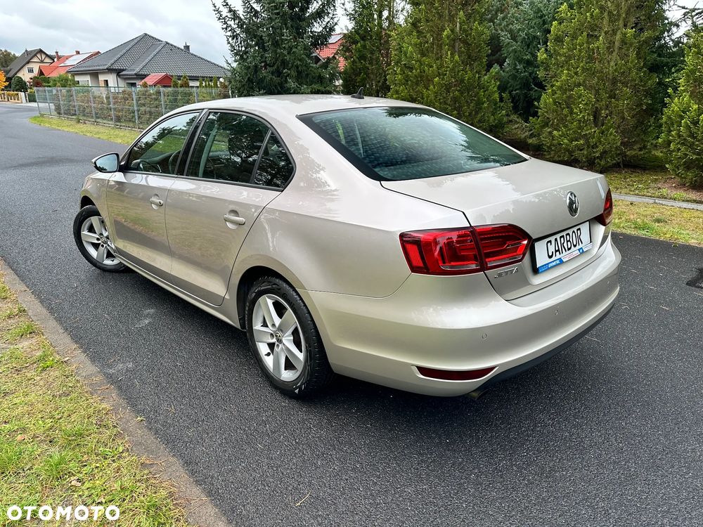 Volkswagen Jetta 1.2 TSI BlueMotion Technology Comfortline - 16
