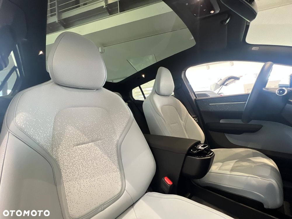 Volvo EX30 Twin Motor Performance AWD Ultra - 16
