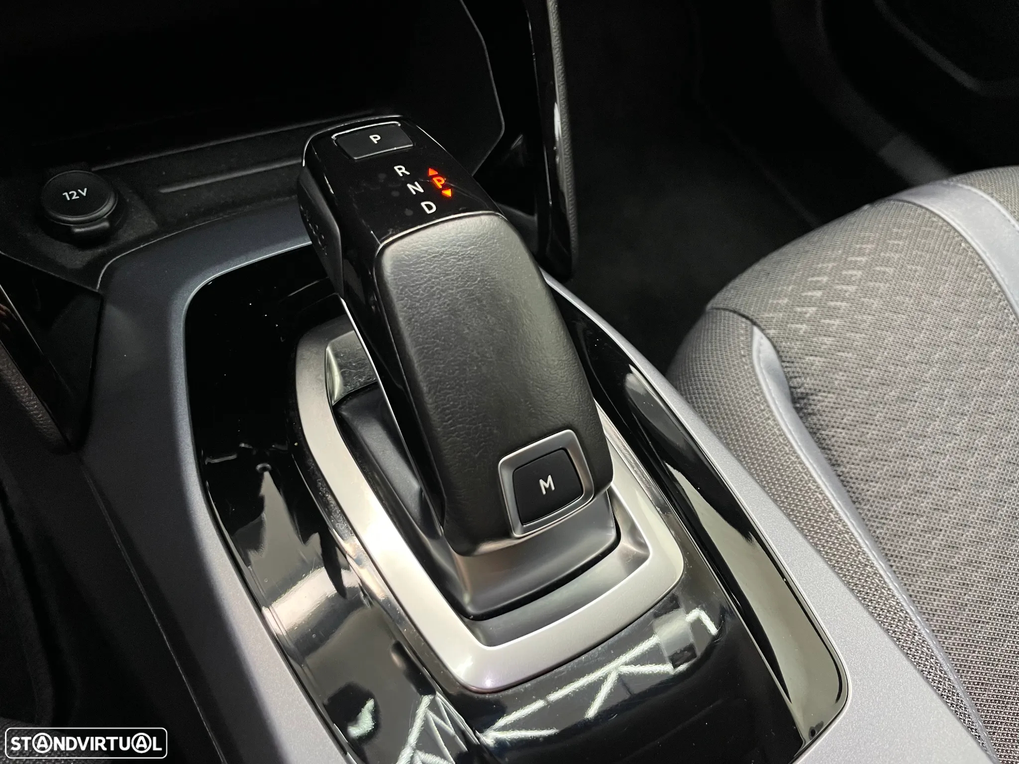 Peugeot 2008 1.2 PureTech Allure Pack EAT8 - 10