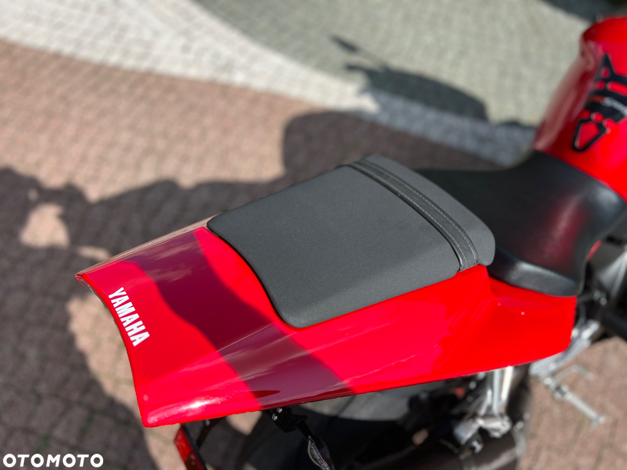 Yamaha R1 - 12