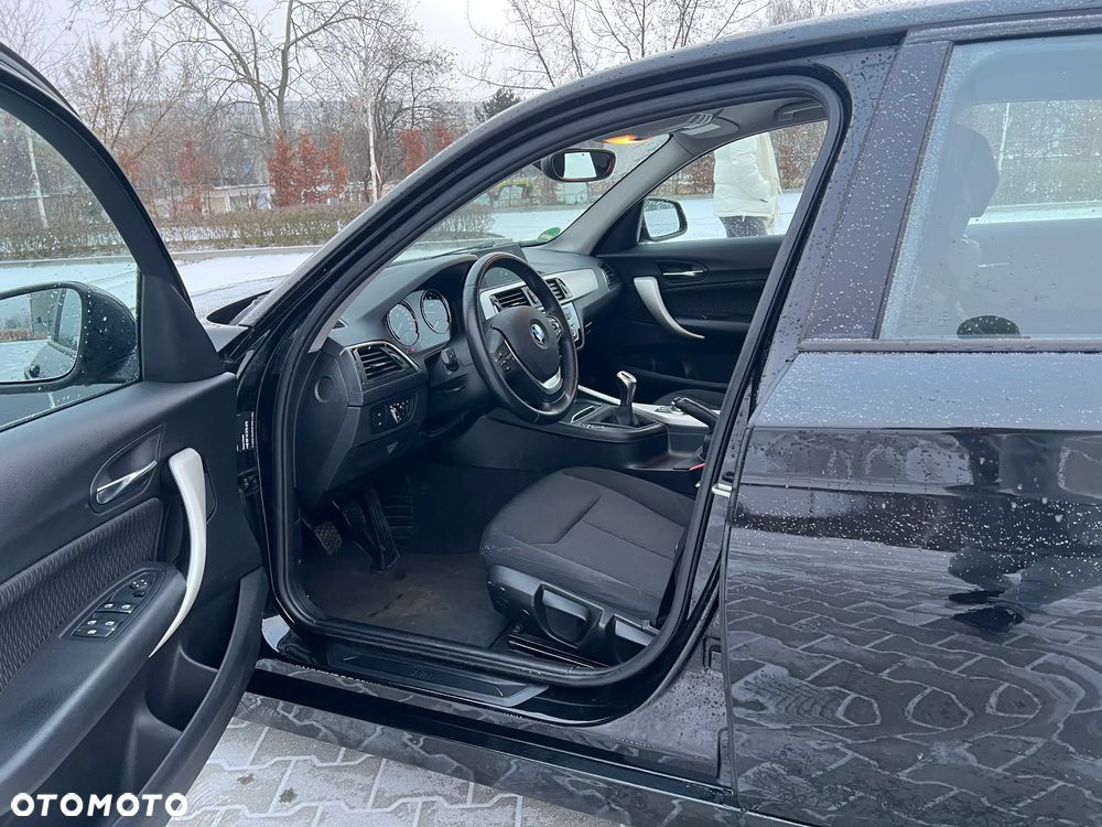 BMW Seria 1 120i - 14