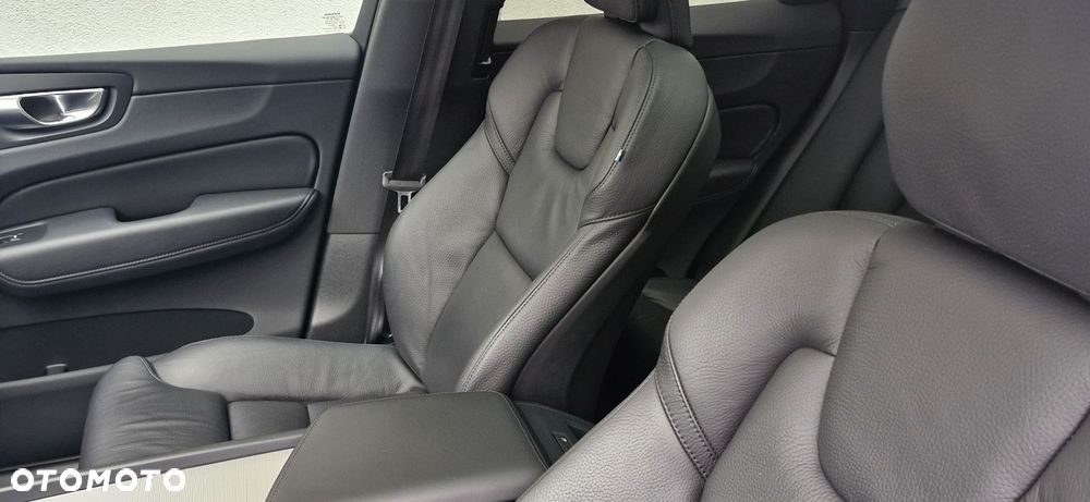 Volvo XC 60 B5 AWD Plus Dark - 13
