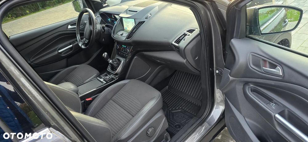 Ford Kuga 1.5 EcoBoost 2x4 Titanium - 15