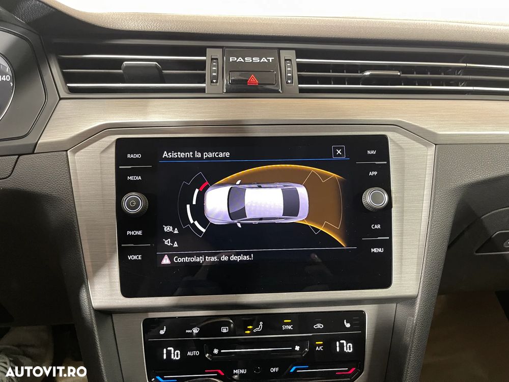 Volkswagen Passat 2.0 TDI Advance - 12