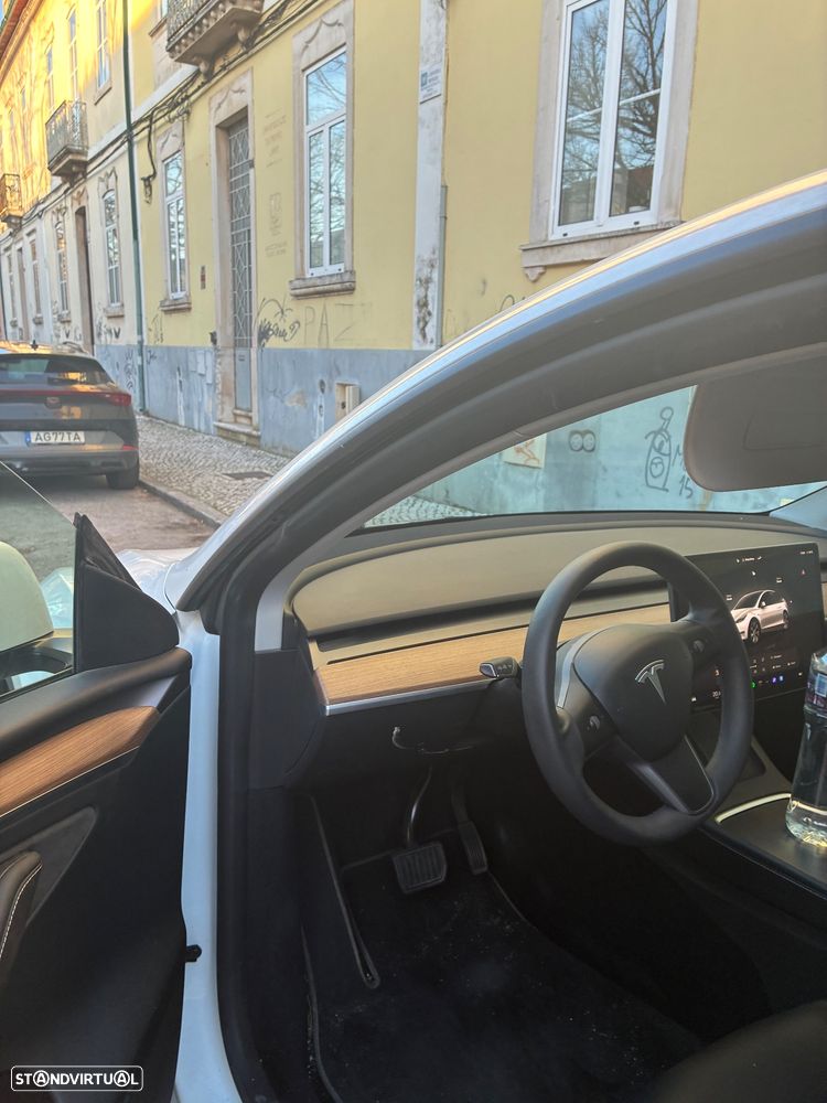 Tesla Model Y Standard RWD - 8