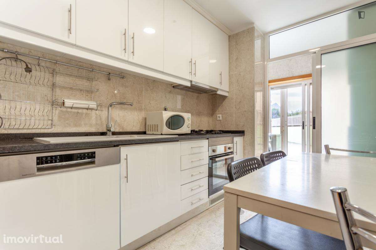 Quarto - localizado em São Mamede de Infesta Porto - Grande imagem: 4/20