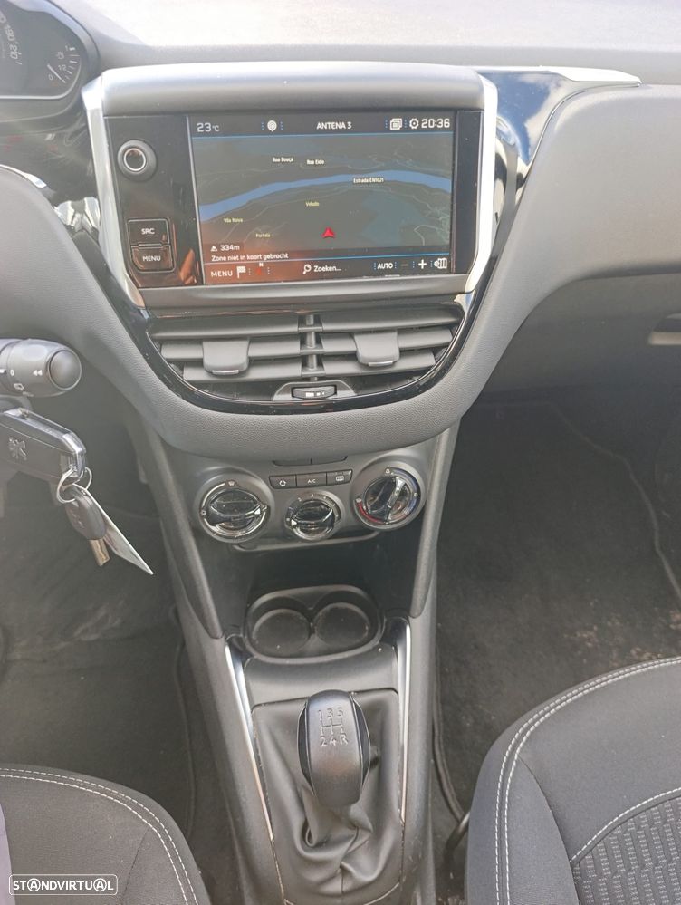 Peugeot 208 1.6 BlueHDi Style - 4