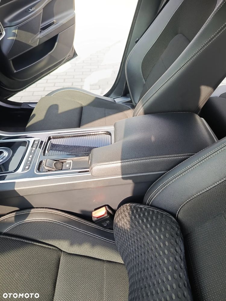 Jaguar XE 2.0 D AWD R-Sport - 31
