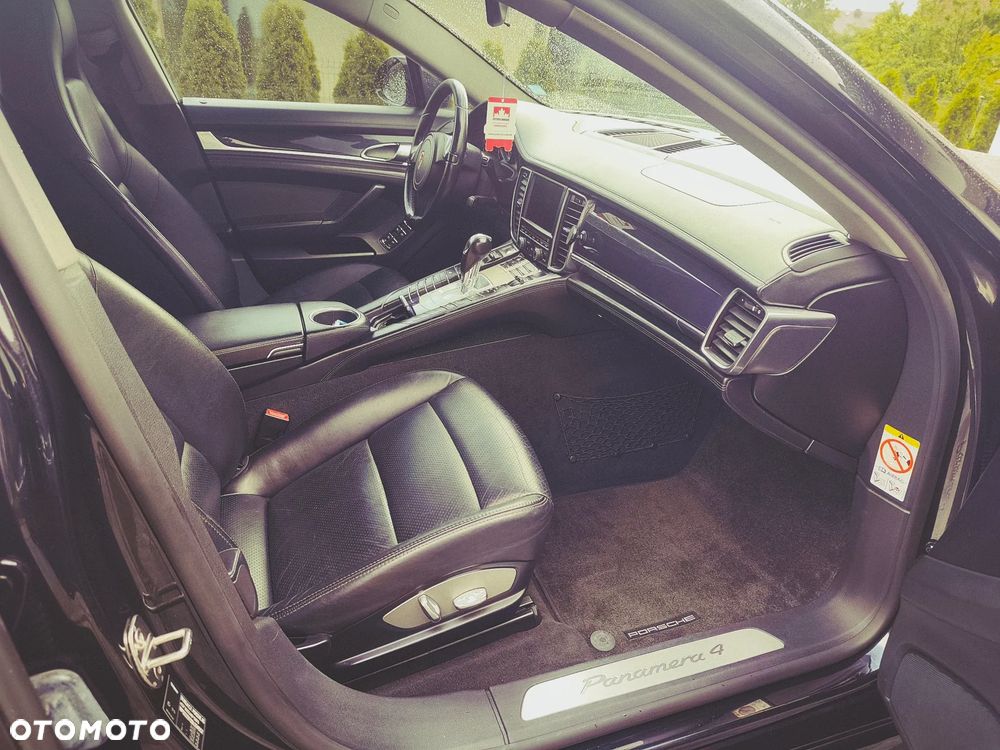 Porsche Panamera 4 PDK - 31