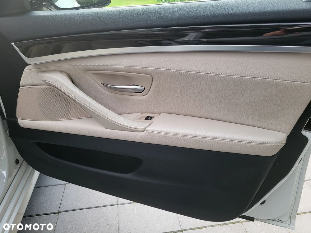 BMW Seria 5 528i xDrive Luxury Line - 17