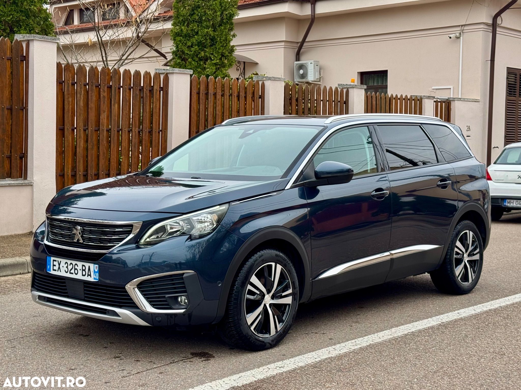 Peugeot 5008 1.2 Puretech Turbo s&s Allure - 1
