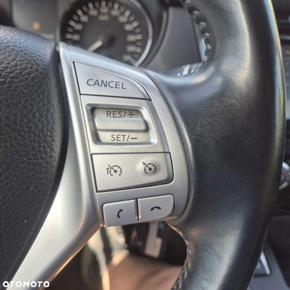 Nissan Qashqai 1.6 dCi 4 x 4 DPF Start/Stop tekna - 24