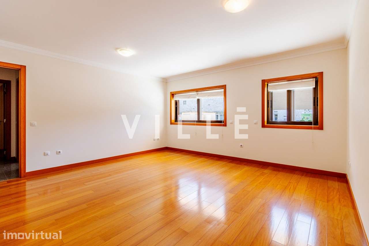 Apartamento T2 com Garagem Fechada e Arrumo no Glicinias - Grande imagem: 2/41