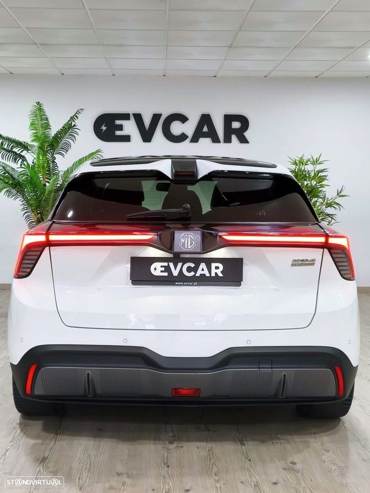 MG MG4 64 kWh Luxury - 37