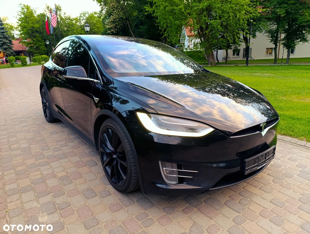 Tesla Model X - 19