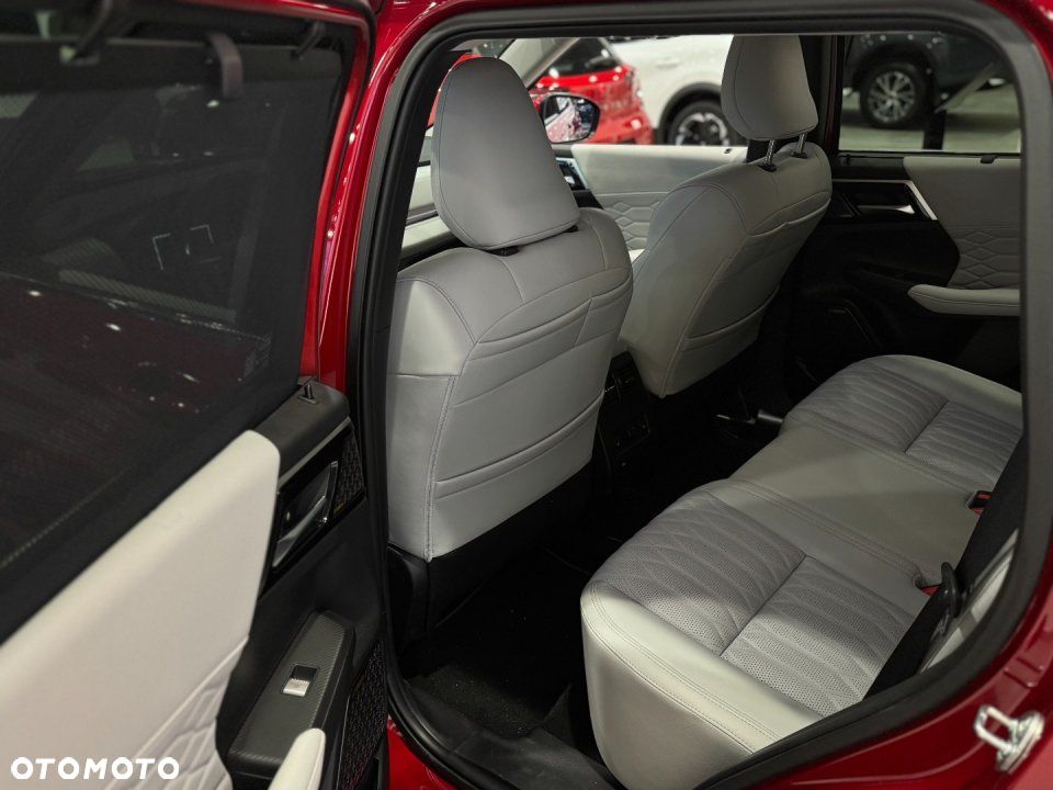 Mitsubishi Outlander - 7