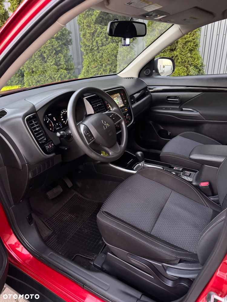Mitsubishi Outlander - 8