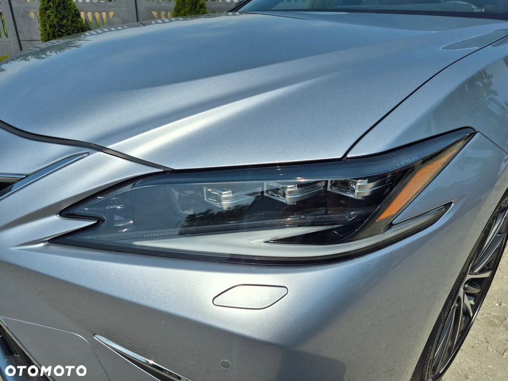 Lexus ES 300h Prestige - 28