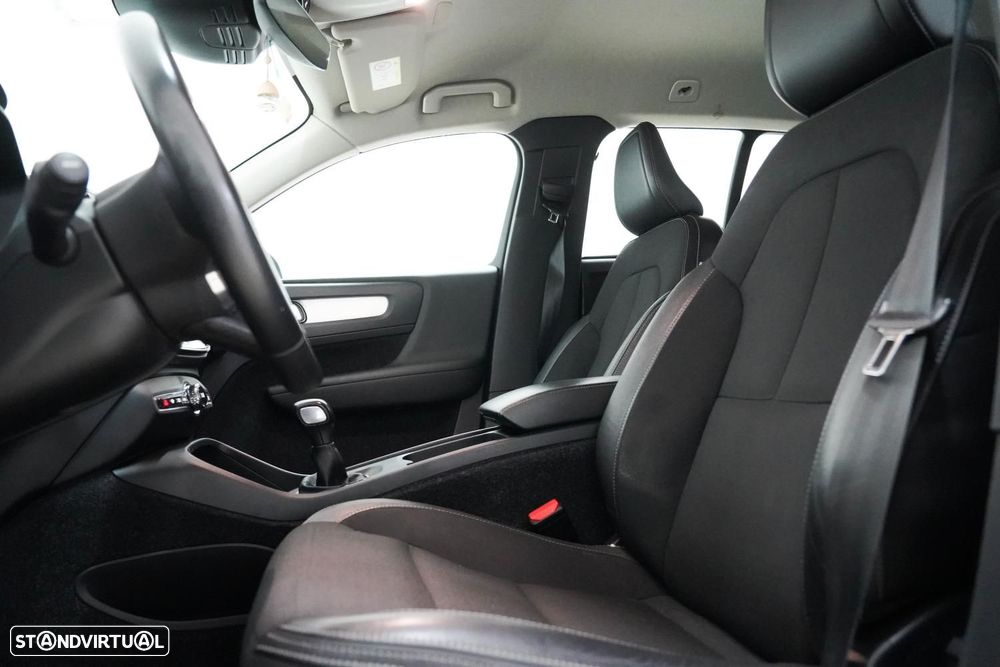 Volvo XC 40 1.5 T3 Momentum Tech Edition - 6