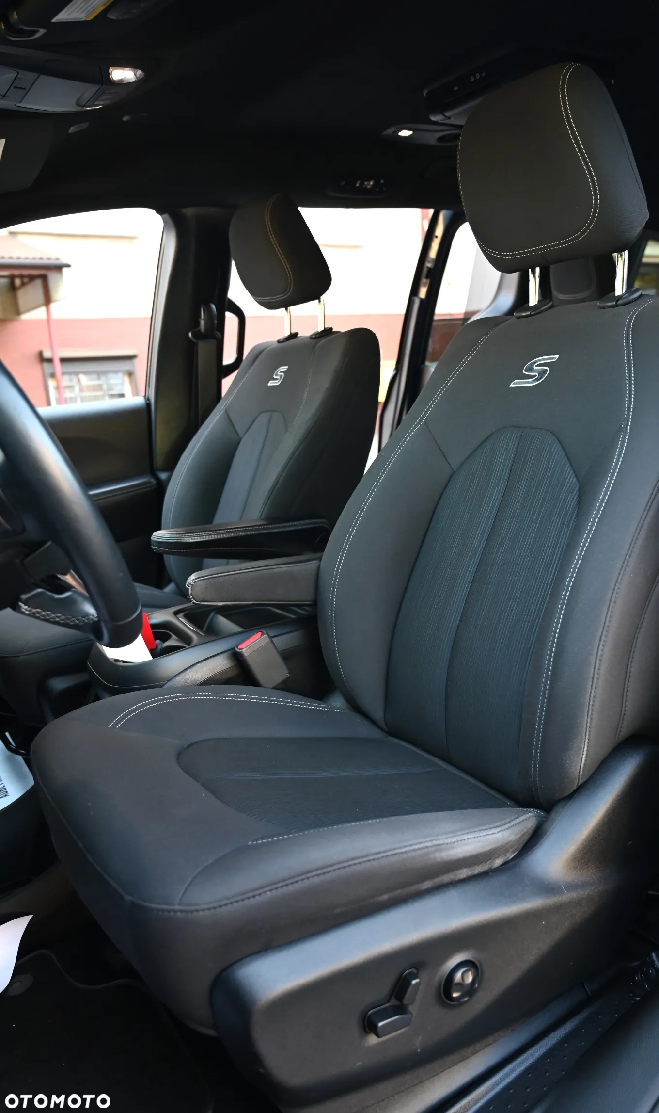 Chrysler Pacifica - 33